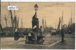 CONCARNEAU- VUE GENERALE DES QUAIS DU BASSIN- LA FONTAINE - Concarneau