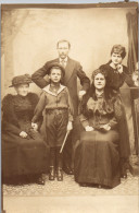 CP Carte Photo D'époque Photographie Vintage Groupe Famille Mode  - Paare