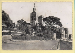 84. AVIGNON – Notre-Dame Des Doms Et Le Palais Des Papes / CPSM (voir Scan Recto/verso) - Avignon (Palais & Pont)