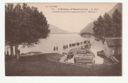 73 . AIX LES BAINS . L'Abbaye D'Hautecombe . Le Port . Débarquement Des Voyageurs De La Mouette  - Aix Les Bains