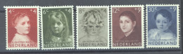 PAYS-BAS  :  Yv  680-84  * - Nuevos