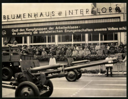 Fotografie Berlin, Erich Honecker Bei Parade Kampfgruppen Der Arbeiterklasse DDR, Tribüne Mit Politikern & Offizieren  - Oorlog, Militair