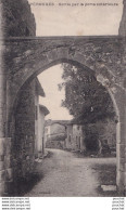 B9-01) PEROUGES (AIN)  SORTIE PAR LA PORTE EXTERIEURE  - ( 2 SCANS ) - Pérouges