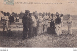 J8-33) CAMP DE SAINT MEDARD EN JALLES (GIRONDE) LA CORVEE DES POMMES DE TERRE - ( MILITARIA -  2 SCANS )  - Autres & Non Classés