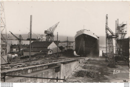 D9-13) LA CIOTAT (COTE D'AZUR) CHANTIER NAVAL - LANCEMENT D'UN BATEAU - (2 SCANS)  - La Ciotat