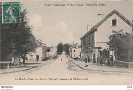 E26- 86) LA ROCHE POSAY LES BAINS (VIENNE)  AVENUE DE CHATELLERAULT - (ANIMEE - PERSONNAGES - HABITANTS) - La Roche Posay