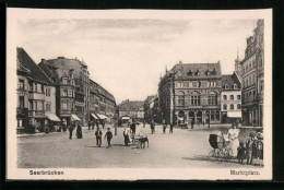 AK Saarbrücken, Marktplatz Mit Passanten  - Saarbruecken