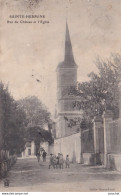 F4-85) SAINTE HERMINE (VENDEE) RUE DU CHATEAU ET L ' EGLISE - ANIMEE - HABITANTS -  EN 1907 - ( 2 SCANS ) - Sainte Hermine