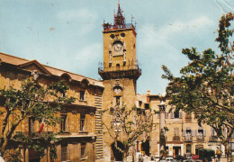 CPM . AIX-EN-PROVENCE . PLACE DE LA MAIRIE . FONTAINE ET BEFFROI .  CARTE AFFR AU VERSO LE 5-1-1968 .  2 SCANNES - Aix En Provence