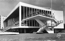 17* ROYAN  Palais Du Congres  (CPSM 9x14cm)       RL46,1153 - Royan