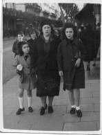 Photographie Photo Amateur Vintage Snapshot Marche Walking Marcheuse Mode - Anonymous Persons