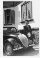 Photographie Photo Amateur Vintage Snapshot Automobile Car Voiture Auto Femme - Automobiles