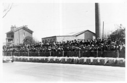 Photographie Photo Amateur Vintage Snapshot Voiture De Course Circuit Formule 1 - Sporten