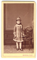 Fotografie M. L. Winter, Prag, Niedliches Tschechisches Mädchen Im Kleid Mit Strohhut  - Anonymous Persons