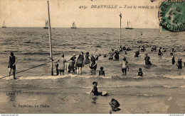 NÂ°14356 Z -cpa Deauville -tout Le Monde Se Baigne- - Deauville