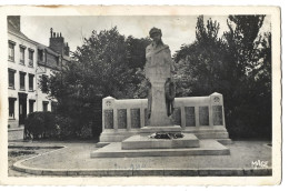 59  Bourbourg - Le Monument Aux Morts - Autres & Non Classés