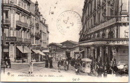 16 ANGOULEME - Vue De La Rue Des Halles. - Angouleme