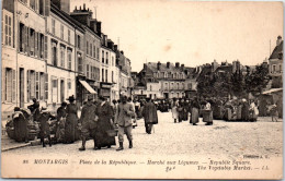 45 MONTARGIS -- Le Marche Aux Legumes Sur La Place  - Montargis