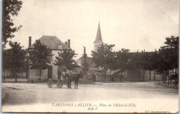 03 VARENNES SUR ALLIER - La Place De L'hotel De Ville. - Other & Unclassified