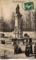 NÂ°35681 Z -cpa Sainte Anne D'Auray -l'entrÃ©e Ã  La Fontaine - - Sainte Anne D'Auray