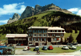 NÂ°38493 Z -cpsm Dolomiti -nombreuses Voitures - Toerisme