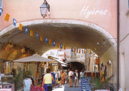 *CPM - 83 - HYERES - La Rue Des Porches - Hyeres