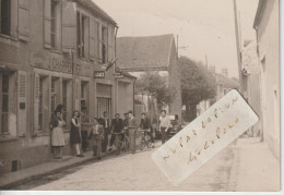 VIDELLES - On Pose Devant La Maison  Epicerie -Tabacs J. CHARPENTIER ( Rare ) - Autres & Non Classés