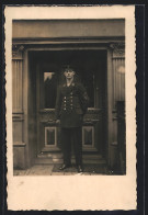 Foto-AK Matrose In Uniform Vor Einer Haustür  - Guerra 1914-18