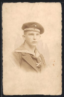 Foto-AK Junger Matrose In Uniform, Mützenband Torpedoboots-Halbflotille  - Guerre 1914-18