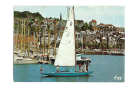 Normandie, Trouville-Deauville (Calvados 14) Le Bassin Des Yachts - Timbre 1979 - Animation, Petit Voilier Bleu - Trouville