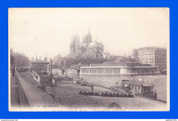 F-75-Paris-379PH21  La Seine à Travers Paris, Notre Dame Et La Cité, Tonneaux Sur La Berge, Péniche, Cpa BE - The River Seine And Its Banks