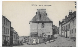 02 - VERVINS - LA RUE DES MOULINS - Vervins