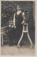 CARTE PHOTO, SUZANNE ET DOUDOU COLLIGNON 1915  REF 17015 - Photographie