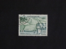 MADAGASCAR YT 330 OBLITERE - SERIE F.I.D.E.S. / HYDRAULIQUE RIZICOLE RIZ RICE - Used Stamps