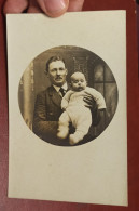 Carte Photo LES SABLES D'OLONNE Vendée (85) Un Père Et Son Bébé Vers 1905 - Sables D'Olonne