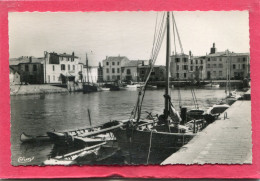 17  .ILE - DE - RE  ,  LA  - FLOTTE - En  - RE  ,  Le  Port     -    .cpsm  9 X 14 . - Ile De Ré