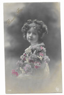 CPA Circulée En 1912 - Bonne Fête - Portrait D'une Petite Fille Aux Cheveux Bouclés Et Turban Bleu - - Portraits