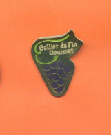 Rare Pins Grappe Raisin Cellier Du Fin Gourmet D642 - Food