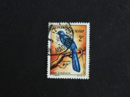 MADAGASCAR YT 381 OBLITERE - COUA BLEU OISEAU BIRD VOGEL - Madagascar (1960-...)