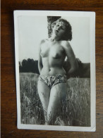 Photo   Des Années 80 - Femme Nue Au Poteau - Sin Clasificación