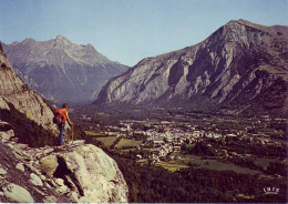 (38). Bourg D'Oisans. 18 Vue Générale & 1112 Massif De L'Oisans & 7 & 2555 - Bourg-d'Oisans