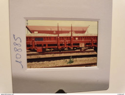 Photo Diapo Diapositive Slide TRAIN Wagon Loco Locomotive Wagon Plat K50 Chargé De Ballast Et Trémie ARBEL SGW VOIR ZOOM - Dias