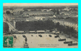 A879 / 353 85 - LA ROCHE SUR YON Place D'Armes Défilé Des Troupes Le 14 Juillet - La Roche Sur Yon