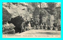 A882 / 213 63 - CLERMONT FERRAND Fontaine Petrifiante Pont Naturel De Saint Alyre - Clermont Ferrand