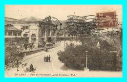 A884 / 533 69 - LYON Gare De Perrache Et Hotel Terminus - Autres & Non Classés