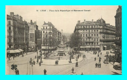 A887 / 319 69 - LYON Place De La Republique Et Monument Carnot - Autres & Non Classés