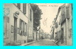 A899 / 135 77 - NEMOURS La Rue Bezout - Nemours