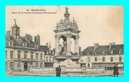 A897 / 109 28 - CHATEAUDUN Place Du 18 Octobre Et Fontaine Monumentale - Chateaudun