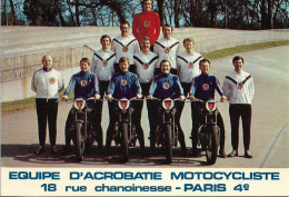 CARTE PHOTO. EQUIPE D'ACROBATIE MOTOCYCLISTE. 18 RUE CHANOINESSE PARIS 4. - Motorcycle Sport