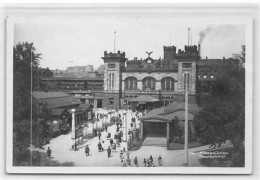 39097051 - Saarbruecken. Partie Am Hauptbahnhof. Karte Beschrieben Leichter Stempeldurchdruck, Leicht Buegig, Sonst Gut - Saarbruecken